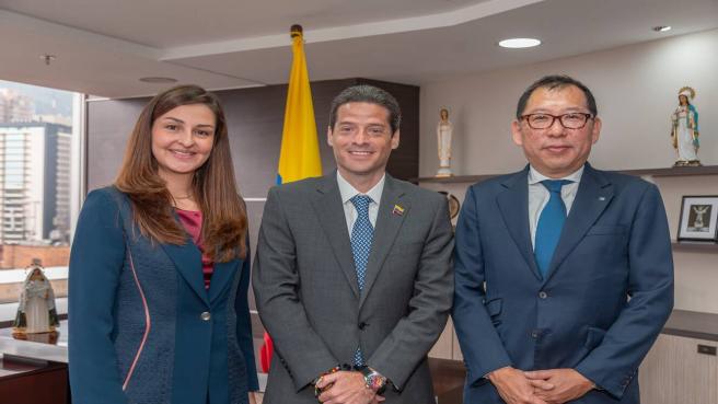  El ministro de Comercio, Industria y Turismo, Mauricio Gómez Amín, se reunió con representantes de Mazda para avanzar en las conversaciones que buscan explorar el regreso de la compañía a Colombia, tras los acercamientos iniciados durante la visita del Gobierno del presidente Abelardo De La Espriella a Tokio.