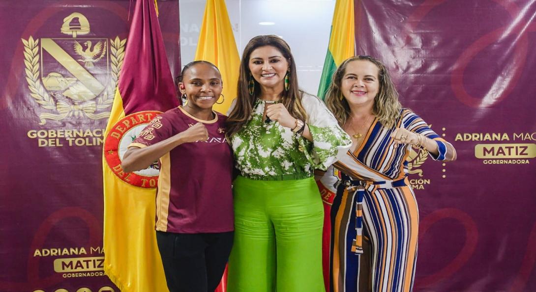 Adriana Magali Matiz con Ingrit Valencia