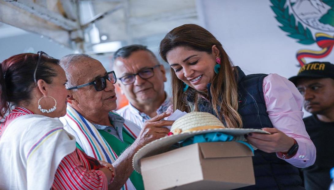 Adriana Magali Matiz con comunidad 2024 abril