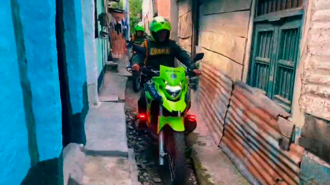 Policías