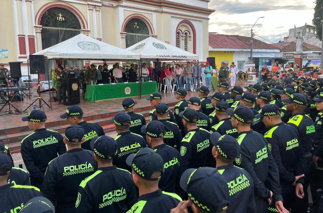 Más de 400 uniformados de la Policía llegan a reforzar la seguridad en ...