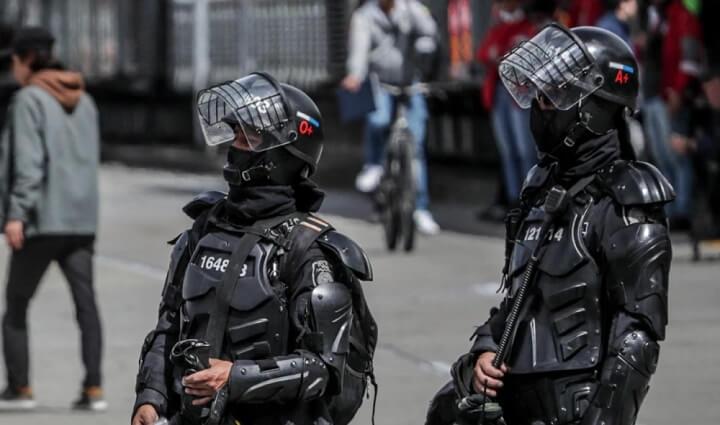 Policía