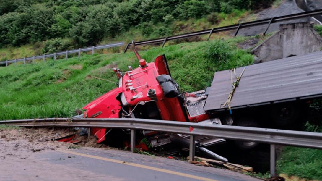 camion-accidentado-melgar.jpg