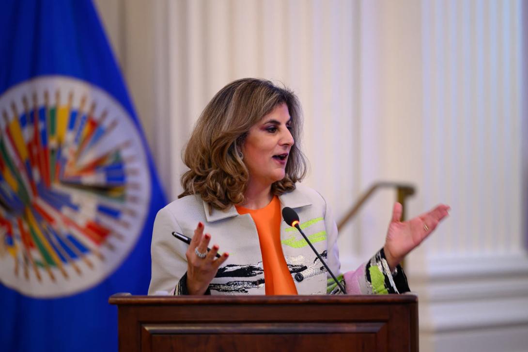 Laura Gil, diplomática colombiana.