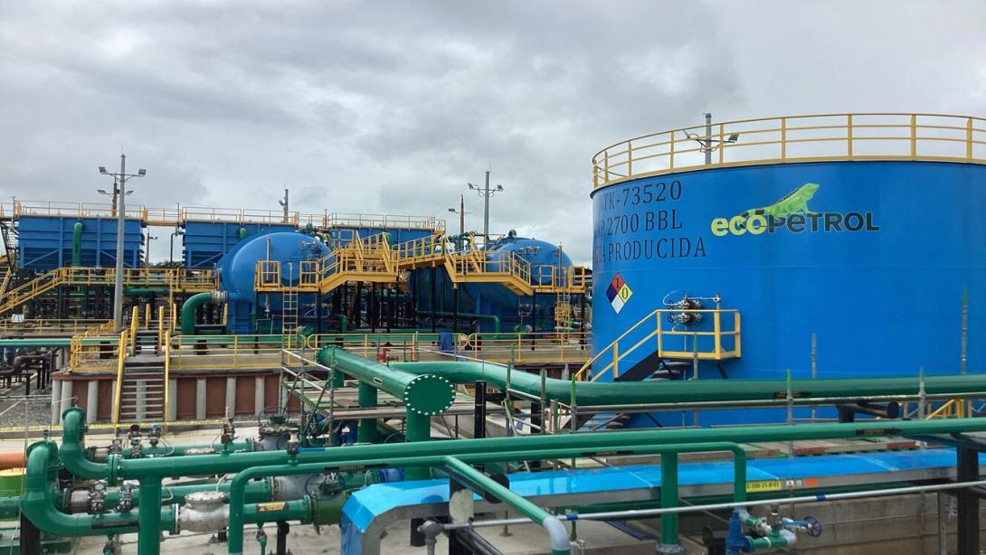 El agua tratada en la Estación Acacías es reutilizada mediante reinyección en el proceso de recobro, para mantener la presión de los yacimientos y aumentar la producción de hidrocarburos.