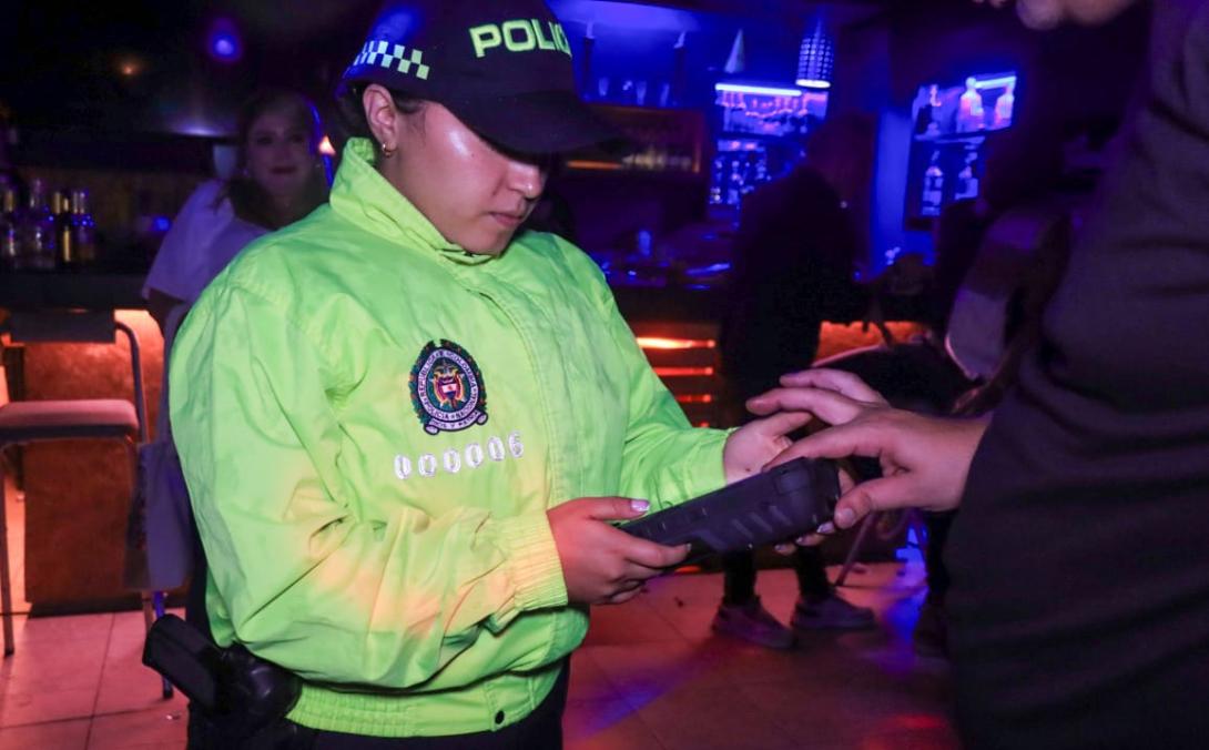 policía