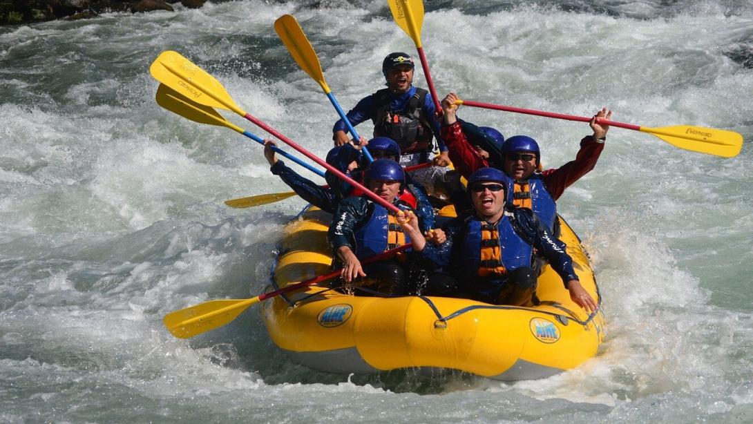 Los prestadores de servicios de turismo de aventura deben cumplir con el 100% de los requisitos de la norma técnica aplicable para prevenir accidentes y proteger la integridad de turistas, comunidad de la zona y guías.