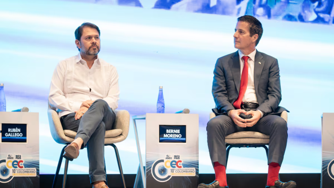 Rubén Gallego y Bernie Moreno, congresistas de EE.UU.