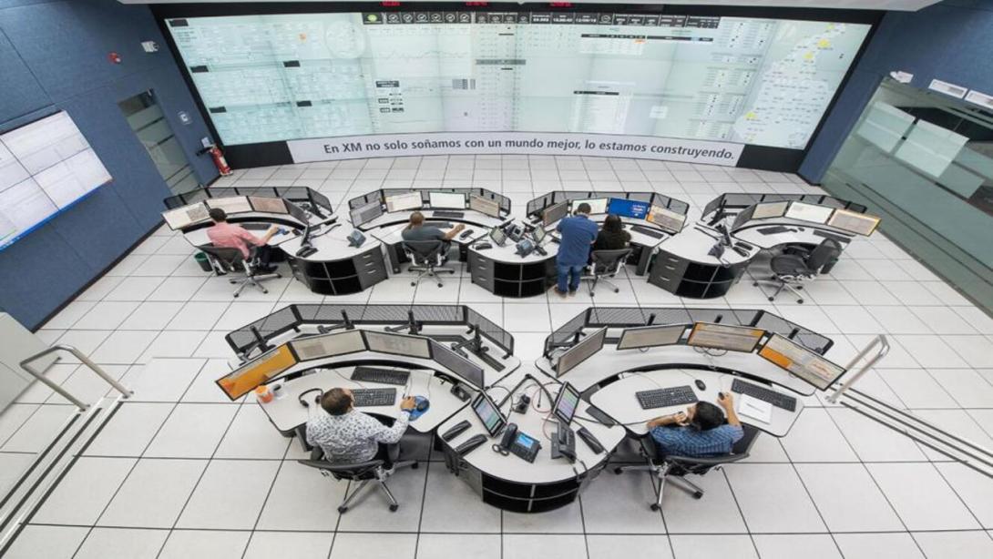 Centro de control deXM desde donde se vigila el funcionamiento del sistema eléctrico nacional.