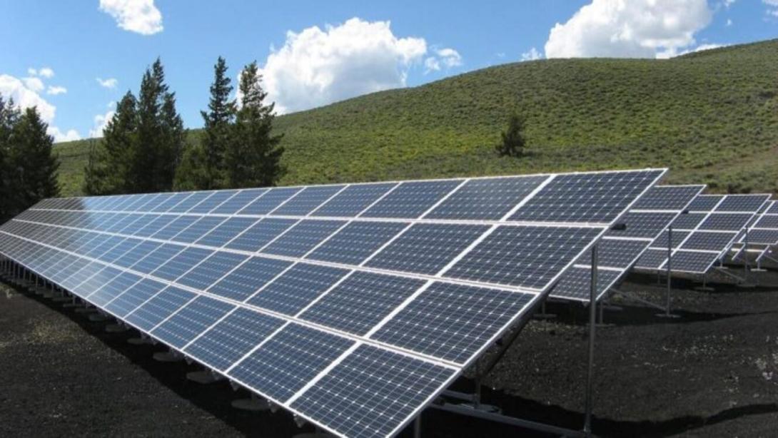 La compra de equipos y componentes para proyectos solares está exenta del IVA y de aranceles, reduciendo significativamente los costos iniciales.