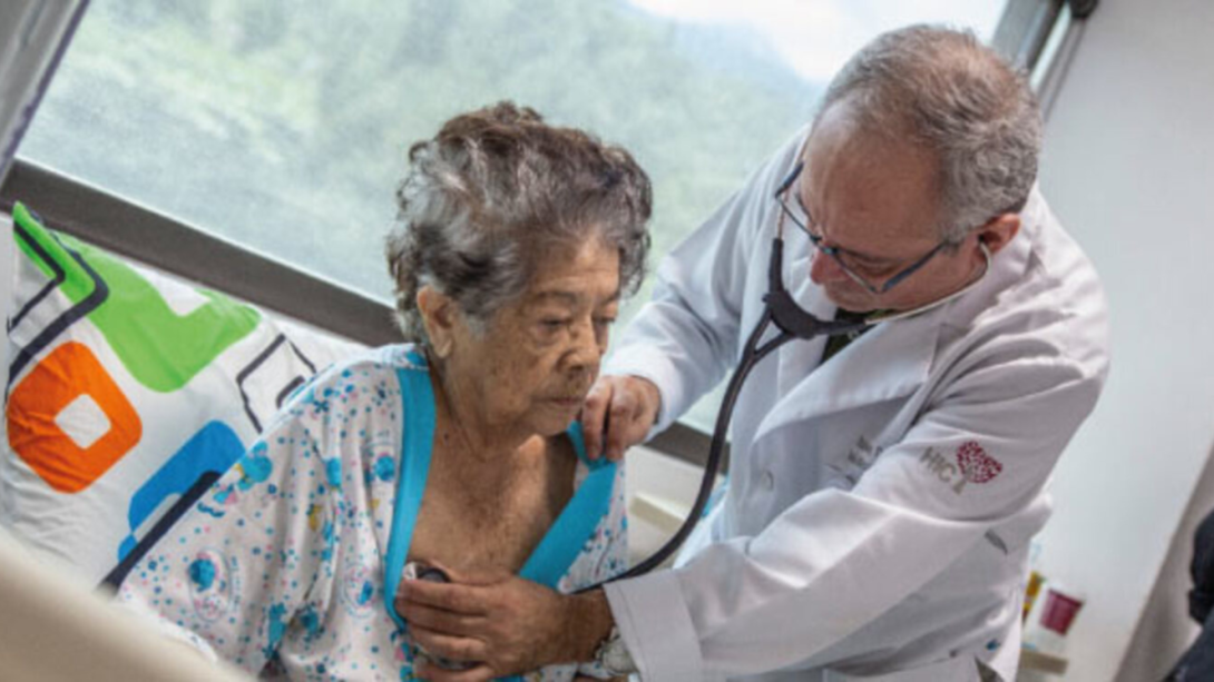 La organización también rechazó las declaraciones del superintendente nacional de Salud, quien había calificado de “invenciones” las denuncias de los pacientes sobre la falta de medicamentos, citas médicas y el cierre de redes hospitalarias.
