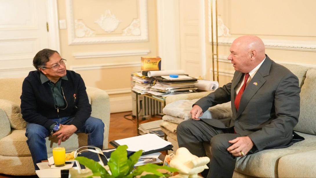 Una reunión entre el presidente Gustavo Petro y el encargado de negocios de Estados Unidos en Colombia John Mac Namara, buscan solución a los problemas diplomáticos entre los dos paíes.