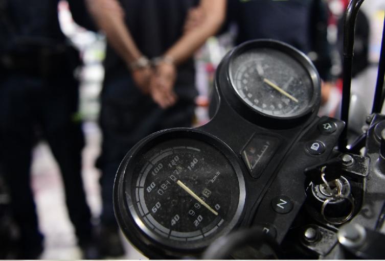 Motos