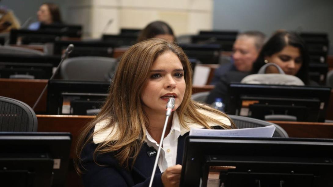 Karina Espinosa, senadora