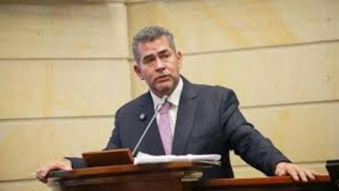 Carlos Alejandro Chacon, elegido como el senador más destracado de 2025