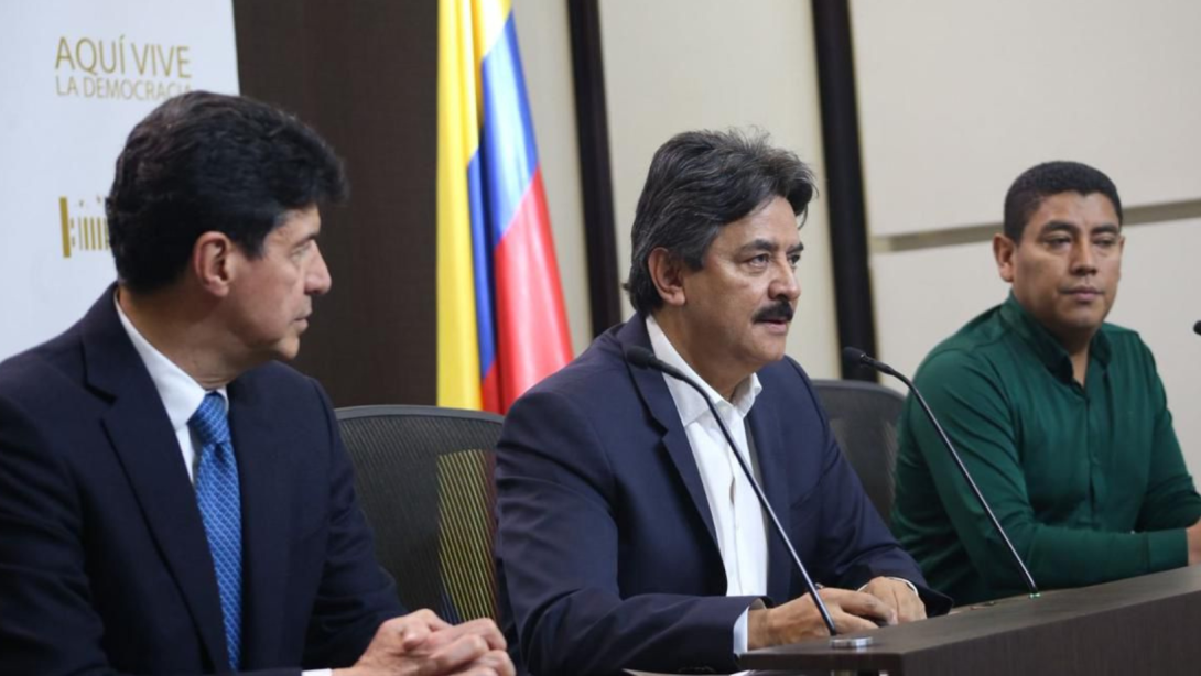 Carlos Julio González Villa, senador.