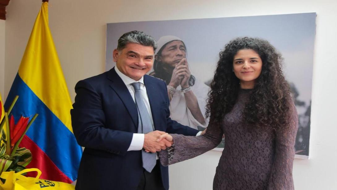 El procurador Gregorio Eljach y la ministra de Culturas, Yannai Kadamani.