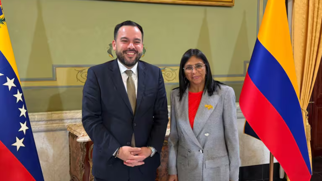 Edwin Palma, ministro de Minas y Ebergía de Colombia y Delcy Rodríguez, presidente encargada de Venezuela.