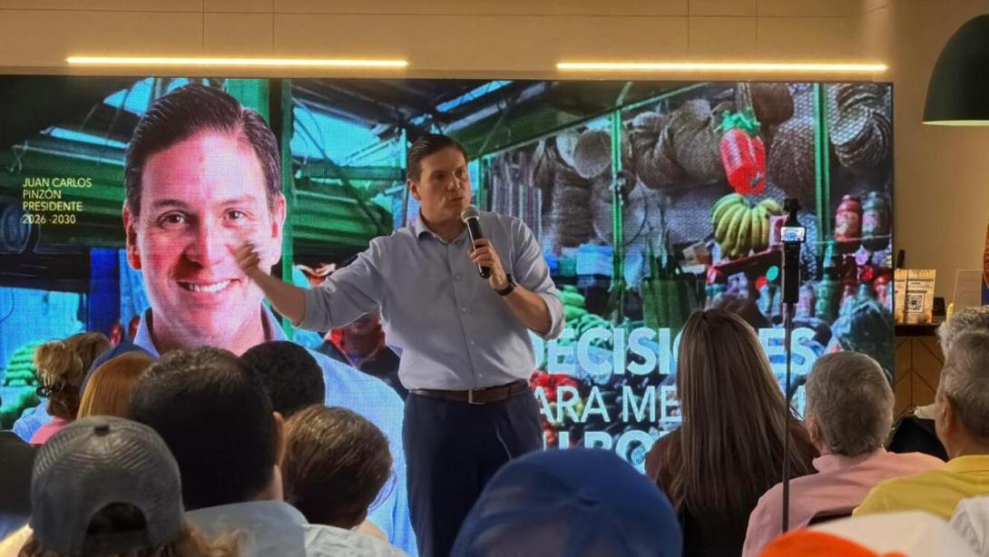 Elñ candidato Juan Carlos Pinzón pfropone drar más autonomía a las regiones.