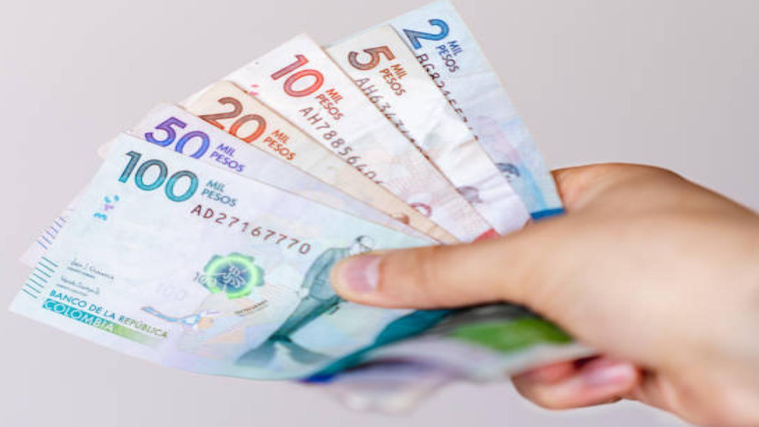 Los empresarios, trabajadores y Gobierno analizan la suspensipon del decreto que fijó el salario mínimo.