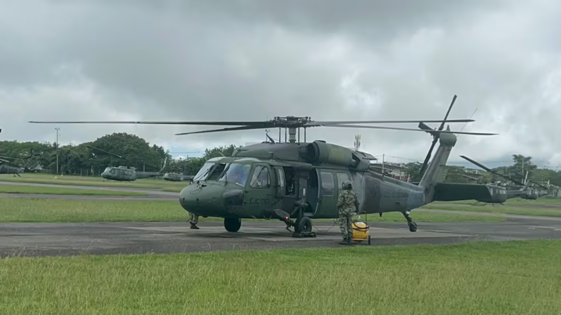 Un helicóptero Black Hawk del Ejécito atravesó la pista del Aeropuerto Internacional ElDorado, sin autorización de la torre de control.