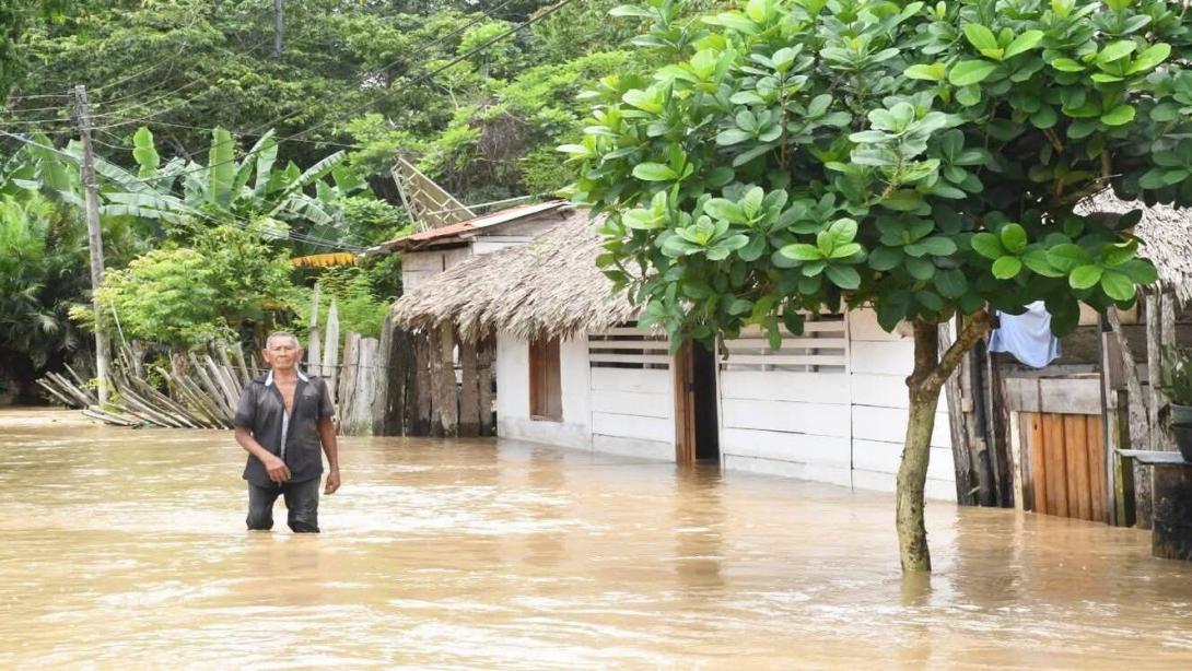 Sobre la presunta orden de eliminar los diques y compuertas ubicados en las zonas inundadas en Córdoba, la Contraloría expresa su preocupación de que ello se haga sin verificar primero si éstos tienen o no estudios hidráulicos y debida autorización de instalación y funcionamiento de la autoridad ambiental y demás competentes. 