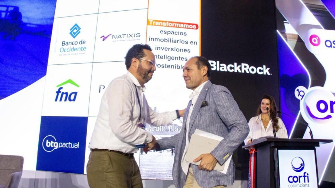 Andrés Velasco, presidente de Asofondos y Antonio Sanguino, ministro de Trabajo.