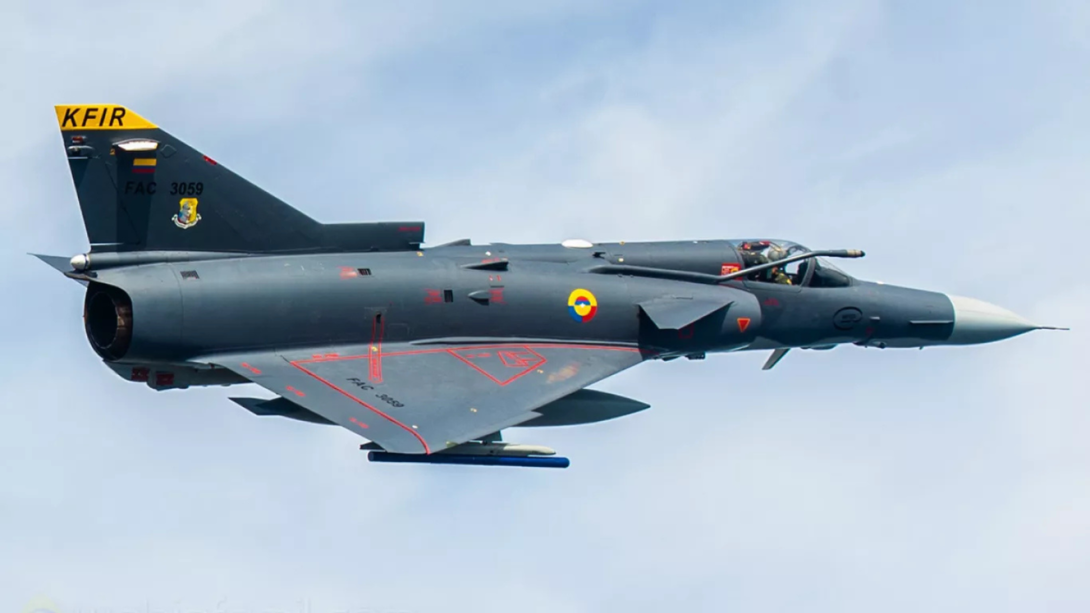 El 81 % de las aeonaves de las Fac vuelam si seguro.