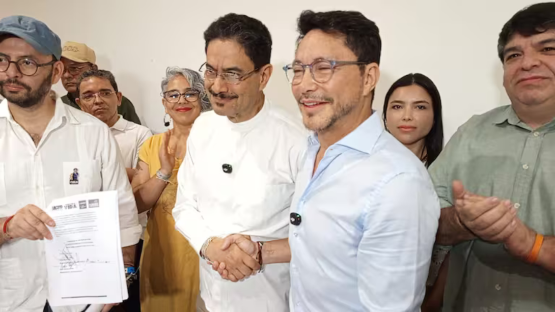 Iván cepeda recibió la adhesión de exalcalde de Santa Marta, Carlos Caicedo a su campaña.