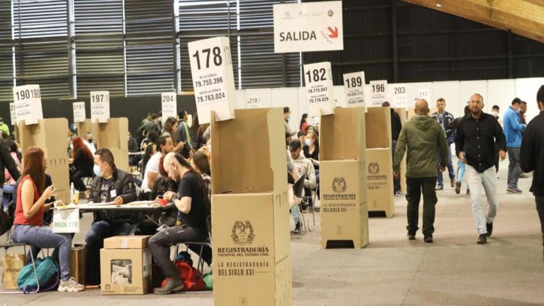 Para los más de 600 colombianos que suscriben la comunicación, la democracia colombiana requiere que cada voto sea protegido y que cada etapa del proceso electoral pueda ser explicada, verificada y auditada.