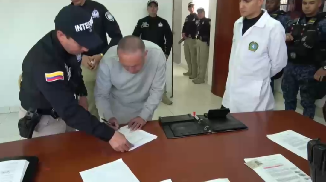 Los requeridos son solicitados por la Corte para el Distrito Este de Texas bajo cargos de tráfico, fabricación o porte de estupefacientes y concierto para delinquir.