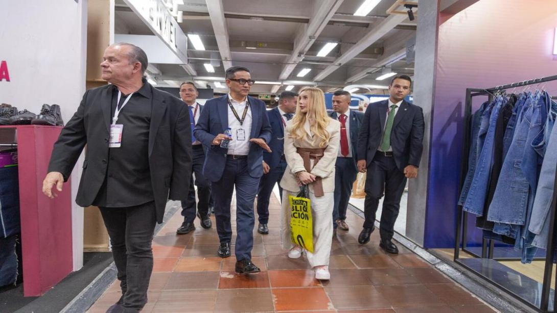 Ma ministra de Comercio, Industria y Turismo, recorrío la feria Createx