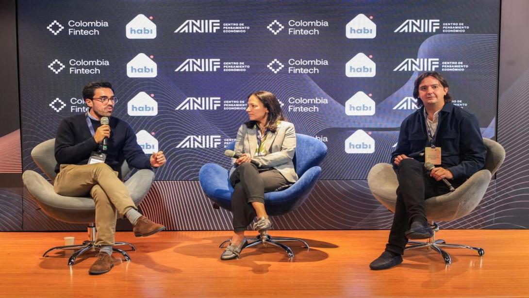 Aunque Colombia cuenta con cerca de 18 millones de viviendas habitadas, con un valor patrimonial estimado cercano a USD 900 mil millones, sólo el 4 % de ese valor circula activamente dentro del sistema financiero a través de crédito hipotecario.