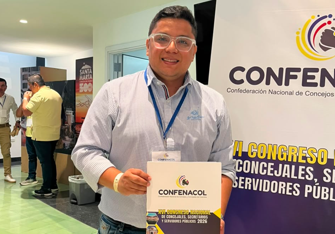  Concejal Julián Serna destaca capacitación en gestión pública y reconocimiento a Johana Aranda en Congreso Nacional