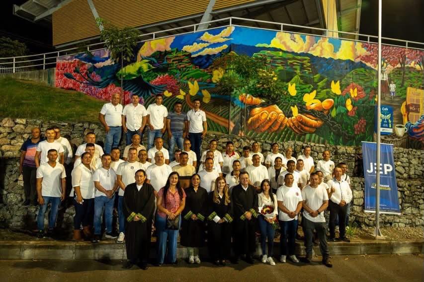 Víctimas y exintegrantes de las Farc inauguraron mural de memoria en el Parque Deportivo de Ibagué