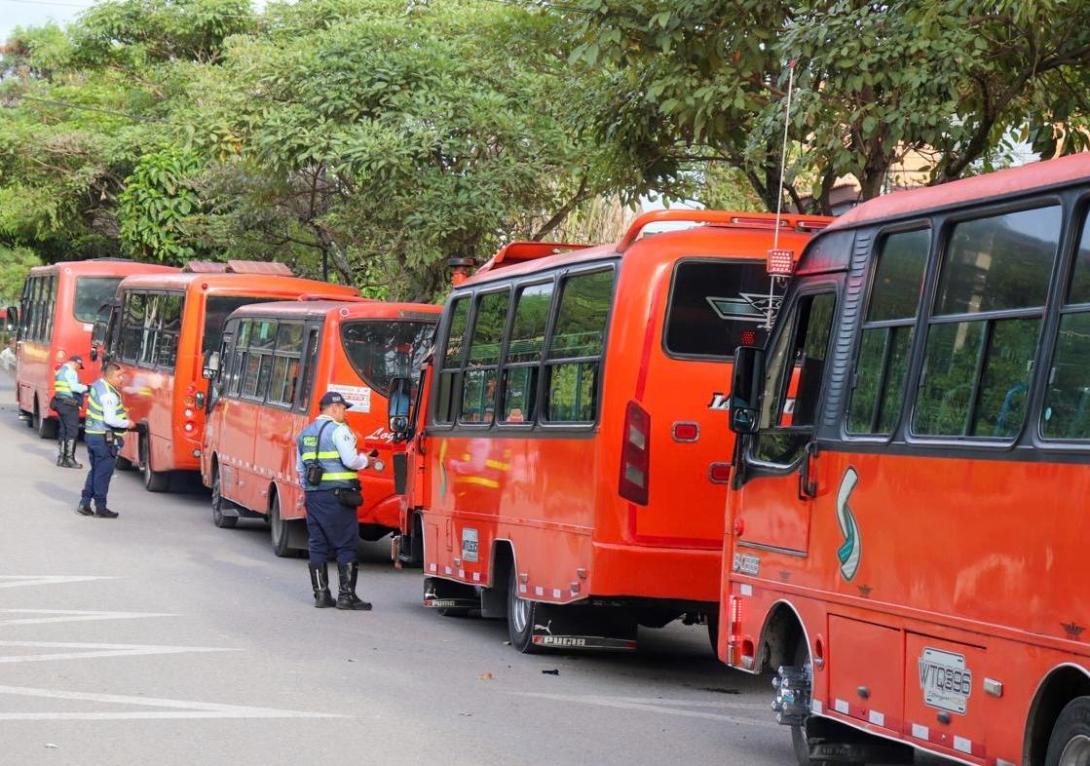 Nueve busetas fueron inmovilizadas durante operativos de control en Ibagué