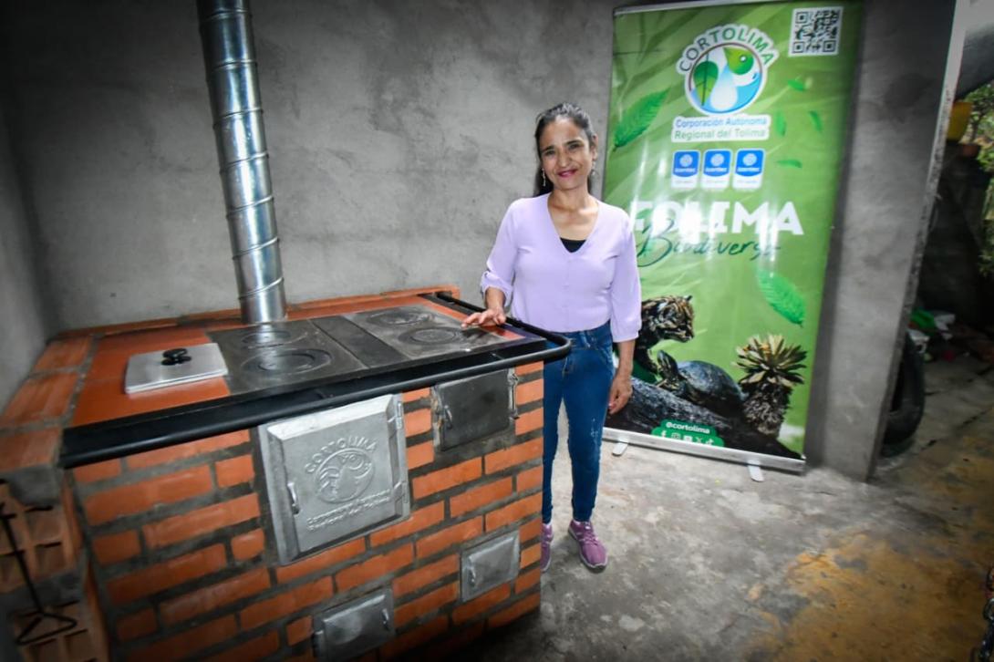 Más de 2.000 campesinos se benefician con estufas y sistemas para recolectar agua en Cajamarca