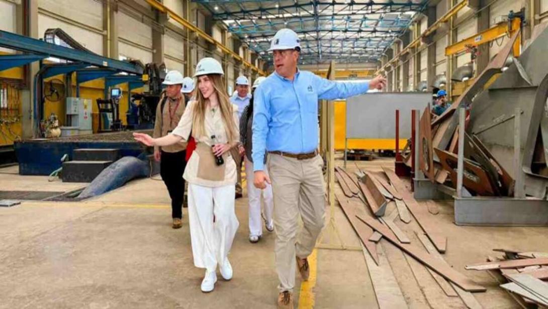 Durante una visita a COTECMAR, la ministra de Comercio, Industria y Turismo, Diana Marcela Morales Rojas, recibió un reconocimiento por su gestión en el fortalecimiento de la competitividad, la innovación y la internacionalización de la industria naval colombiana.