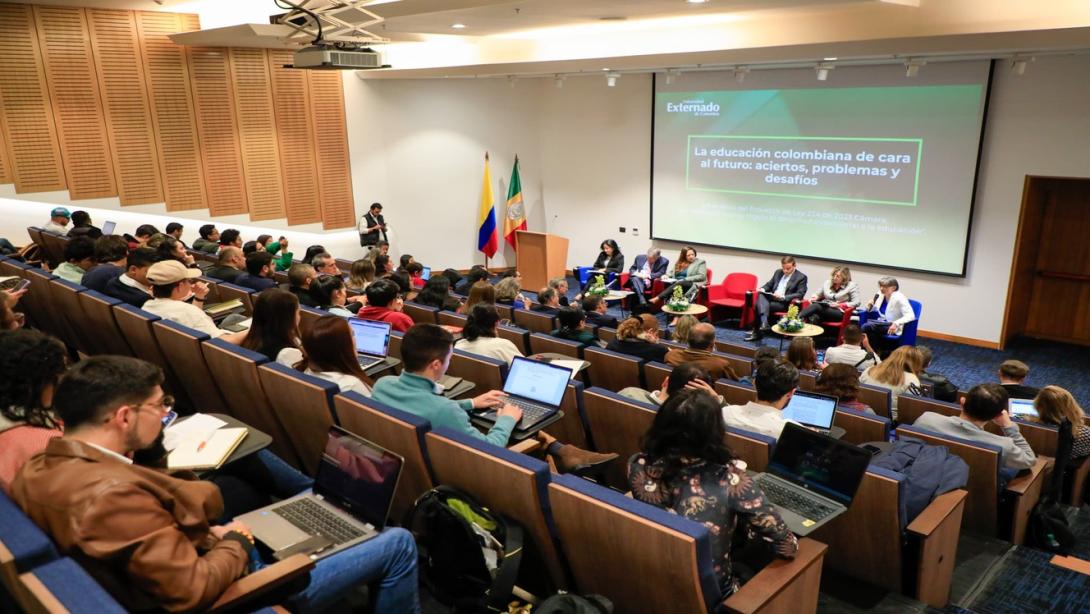El crecimiento de la matrícula evidencia un cambio estructural: el sector privado reduce su participación en 2,25 puntos porcentuales de 2021 a 2025.