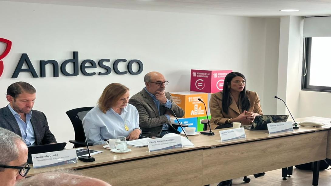 El presidente de Andesco, Camilo Sánchez, ratificó la disposición de trabajar conjuntamente, gobierno y empresas, con sentido de urgencia y visión técnica de largo plazo, para transformar los principales retos del sector en soluciones que fortalezcan la seguridad energética y permitan contar con servicios.