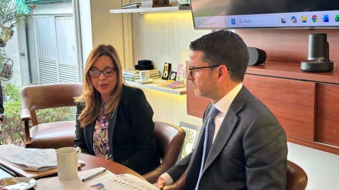 La presidenta de Asocolflores, Laura Valdivieso, se reunió con representantes del Gobierno para exponer la situación del sector.