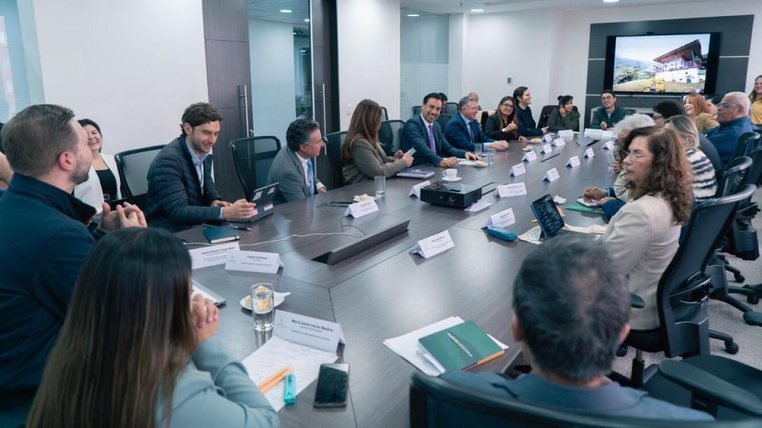  Los gremios celebraron la apertura del espacio institucional y destacaron la disposición del Gobierno Nacional para construir una agenda de trabajo conjunta. 