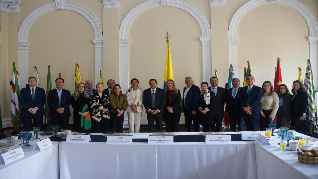 La reunión entre gremios y congresistas   concluyó con una agenda que combina asuntos legislativos, económicos y sociales de corto y mediano plazo: presupuesto, Plan Nacional de Desarrollo, seguridad, inversión, reconstrucción y energía.