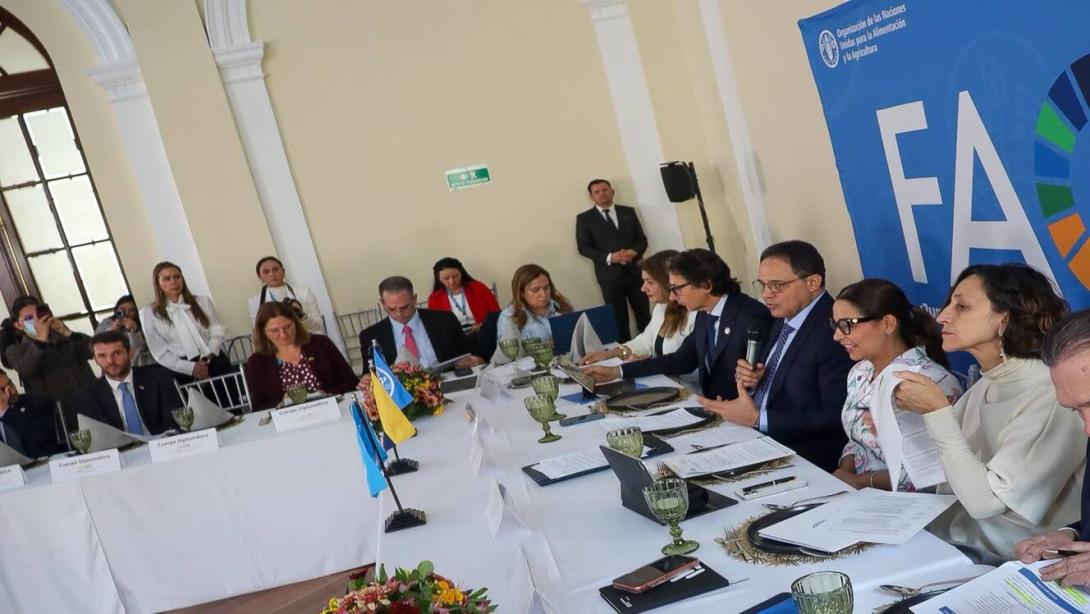  el Presidente del Senado reiteró que la lucha contra el hambre requiere una acción articulada y una construcción colectiva que permita enfrentar tanto el desperdicio de alimentos como las causas estructurales de la inseguridad alimentaria.