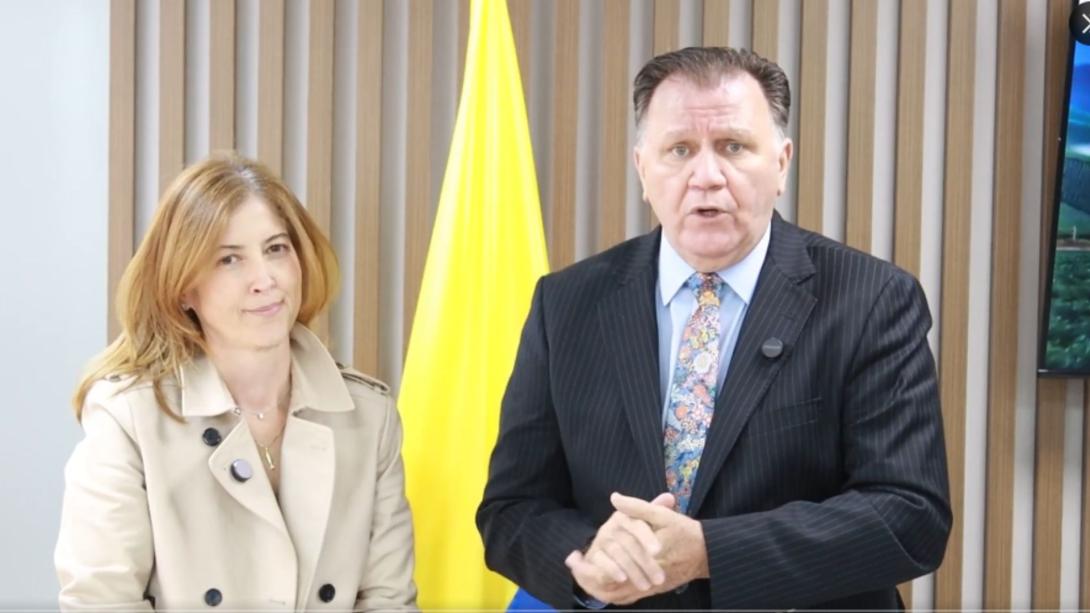  El ministro de Agricultura y Desarrollo Rural, Indalecio Dangond Baquero y la directora Senior de Asuntos Corporativos y Gobierno para América Latina, para trazar planes de dsarrollo agrícola