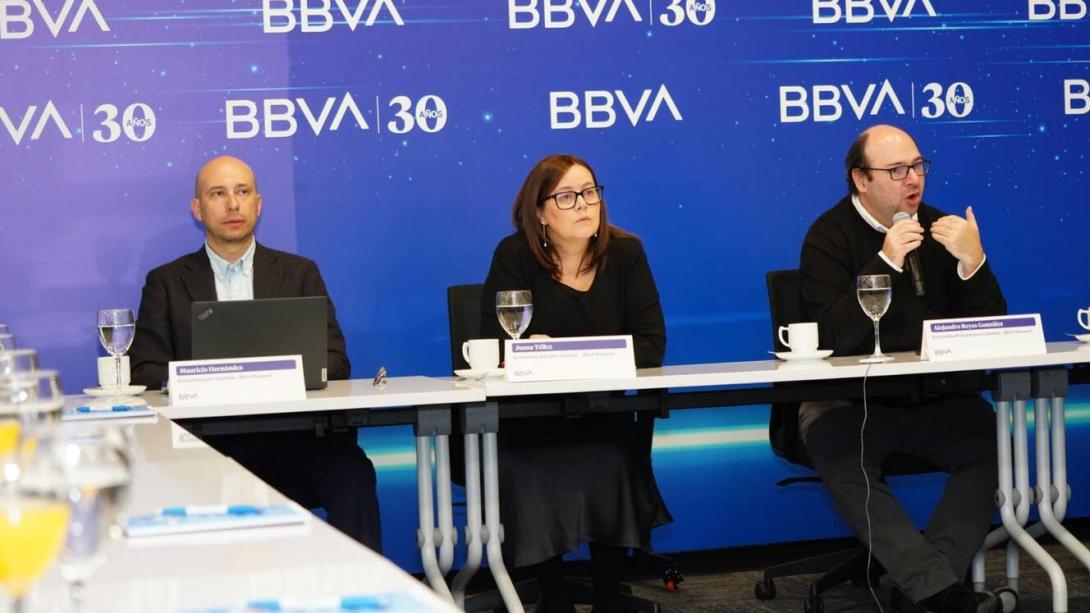 Los analistas de BBVA Research Colombia, Juana Téllez, Mauricio Hernández-Monsalve y Alejandro Reyes.