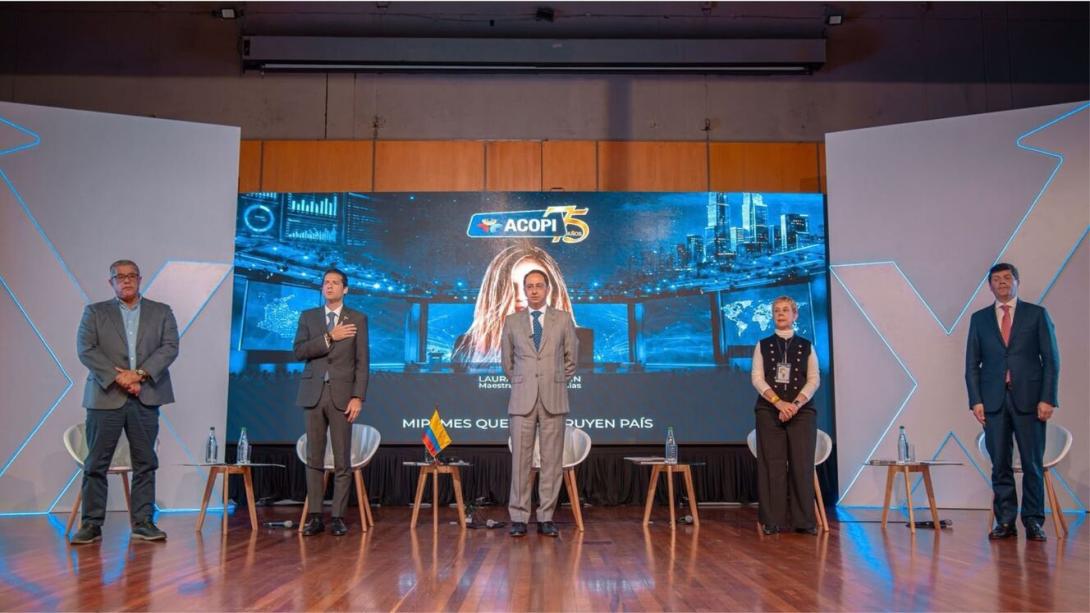El vicepresidente de la República, José Manuel Restrepo, y el ministro de Comercio, Industria y Turismo, Mauricio Gómez Amín, acompañaron el 75.º Congreso Nacional de ACOPI, un encuentro que reunió a representantes del sector empresarial para reconocer el aporte de las mipymes al desarrollo productivo y la generación de empleo en Colombia.