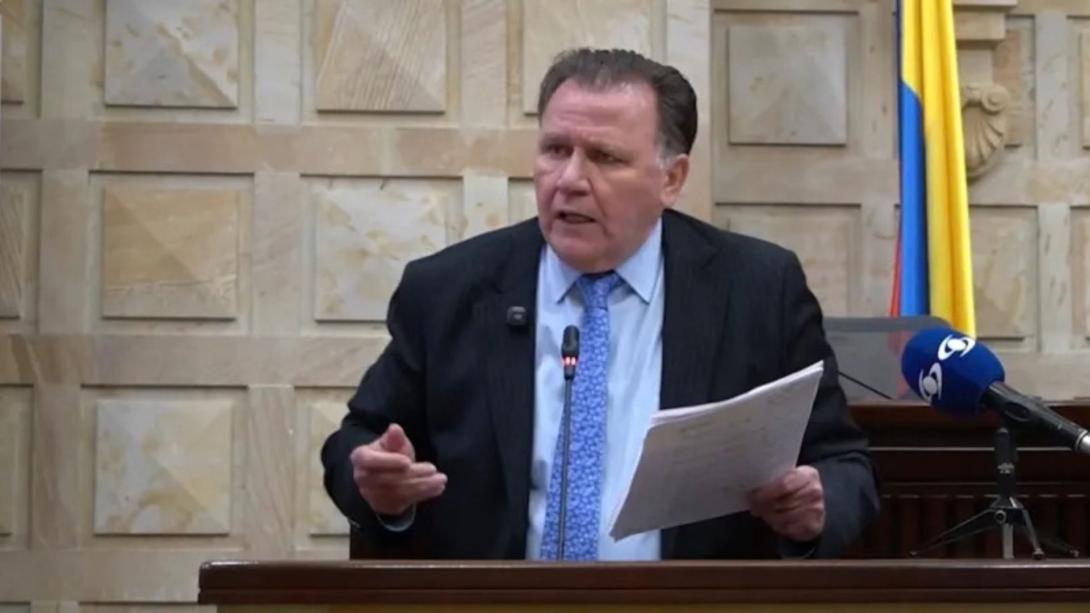 Indalecip dangnd, ministro de Agricultura.