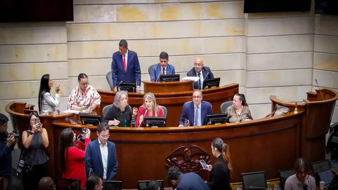La iniciativa seguirá su discusión en las comisiones sextas de Senado y Cámara. 