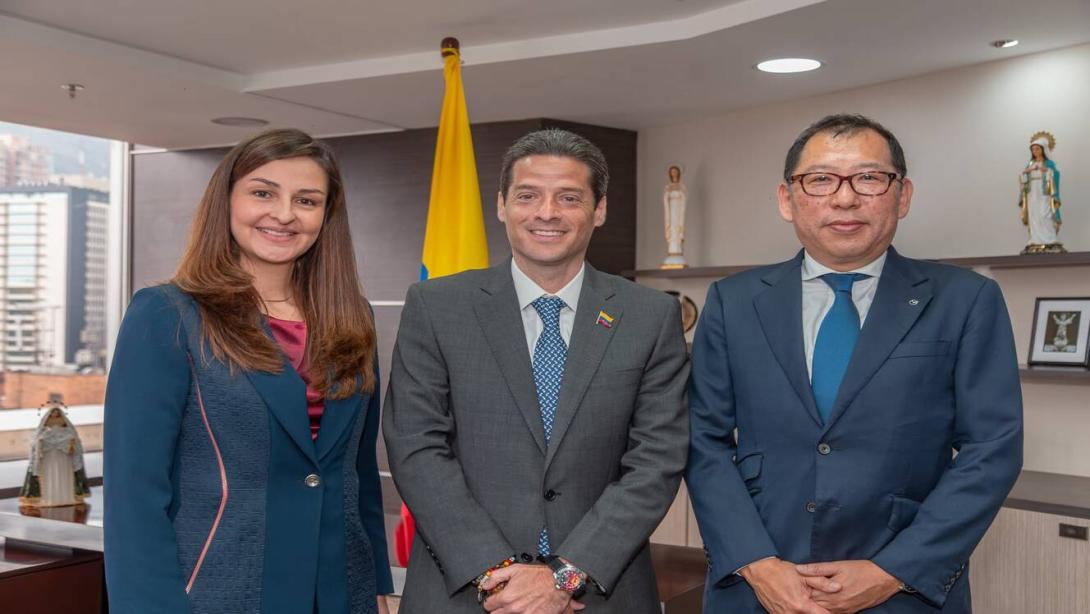  El ministro de Comercio, Industria y Turismo, Mauricio Gómez Amín, se reunió con representantes de Mazda para avanzar en las conversaciones que buscan explorar el regreso de la compañía a Colombia, tras los acercamientos iniciados durante la visita del Gobierno del presidente Abelardo De La Espriella a Tokio.